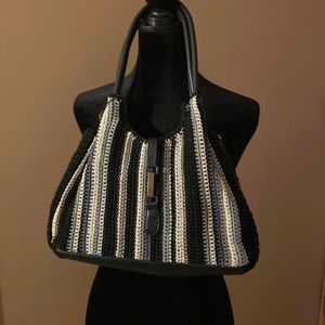 This is a beautiful sack vintage purse. Great condition.